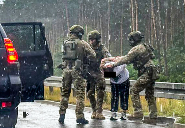 Międzynarodowa grupa porywaczy rozbita przez polskie służby. W tle, brutalne porwania i żądania okupu w kryptowalutach