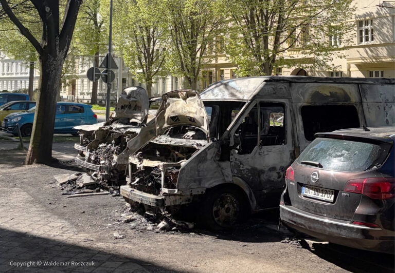 Görlitz. Trzy samochody spłonęły na Biesnitzer Straße. Saksońska policja bada sprawę